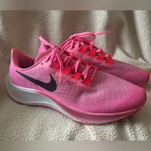 Nike Pink and Black Women's Running Shoes